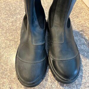 GANNI Chunky Chelsea Boots Lug Sole EU 39 8.5 -  Black Scandinavian Chic- Rubber